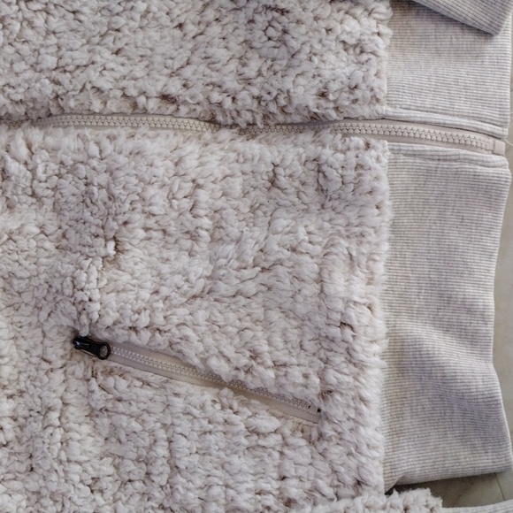 Eddie Bauer Sherpa jacket . - Picture 4 of 8